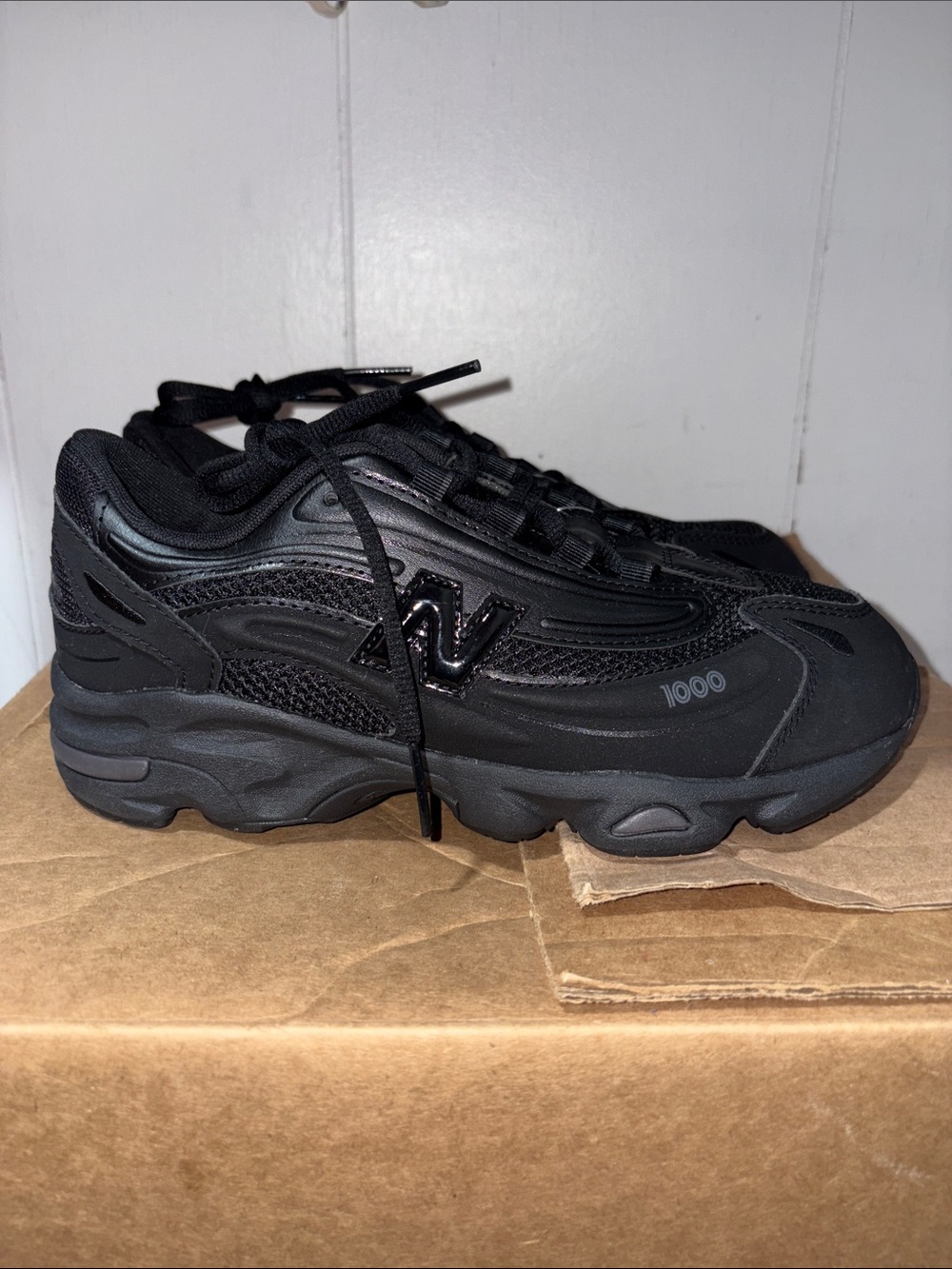 New Balance 1000 All-Black Sneakers sz 6.5